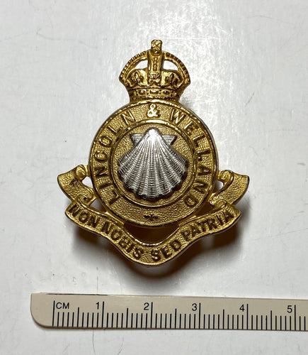 Lincoln & Welland, 1936 cap badge